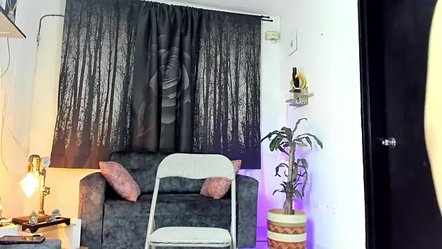 Snapshot of Alaia_Love77 chatting on 11-18-25, 10:14 Alaia Love77 online show from 11-18-25, 10:14