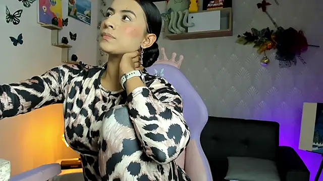 Snapshot of Alaia_Love77 chatting on 12-15-25, 10:47 Alaia Love77 online show from 12-15-25, 10:47