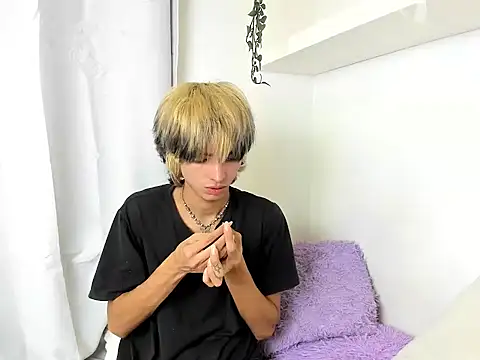 santy-kitty online show from 12-22-24, 05:12