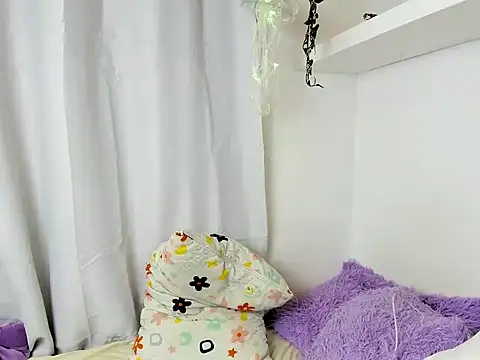 santy-kitty online show from 12-23-24, 04:55