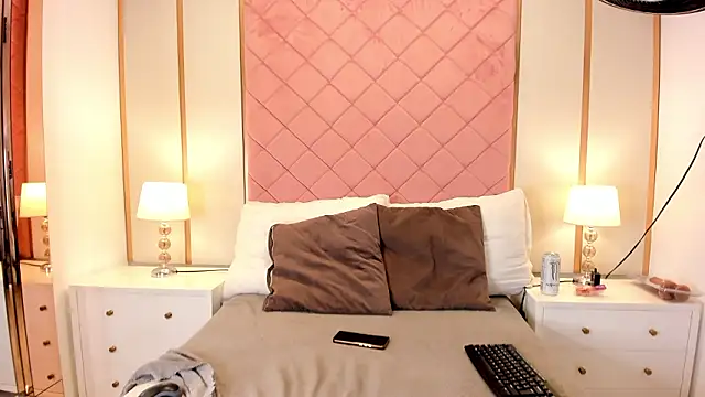 Issabella Roa online show from 03-17-26, 02:49