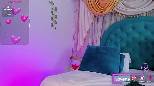 Snapshot of saskia_secret chatting on 03-18-25, 05:31 saskia secret online show from 03-18-25, 05:31