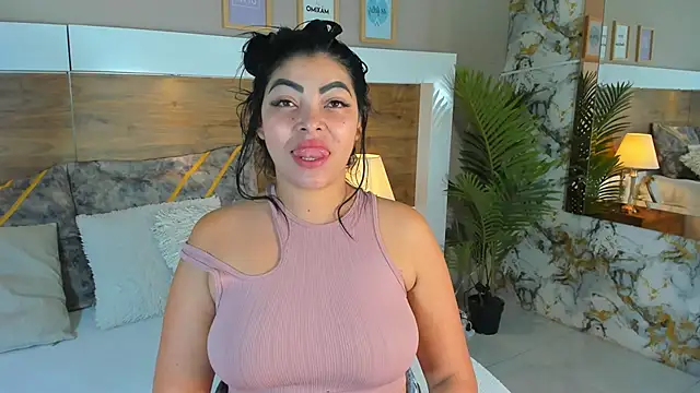 Snapshot of EmaBakker chatting on 02-22-25, 10:51 EmaBakker online show from 02-22-25, 10:51