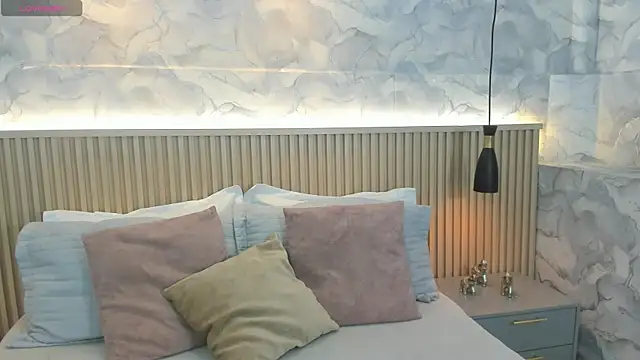 Snapshot of EmaBakker chatting on 07-28-26, 12:59 EmaBakker online show from 07-28-26, 12:59