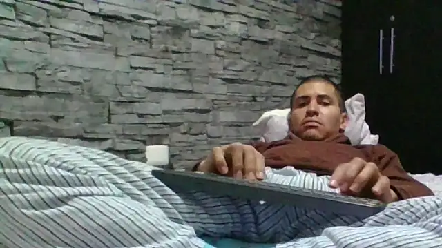 Snapshot of Sexylatin64 chatting on 06-08-26, 01:28 Sexylatin64 online show from 06-08-26, 01:28
