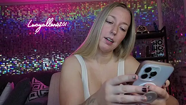 Snapshot of lucyallen4201 chatting on 11-21-25, 11:42 lucyallen4201 online show from 11-21-25, 11:42