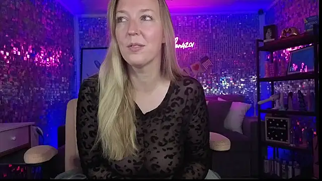 lucyallen4201 online show from 06-26-26, 10:19