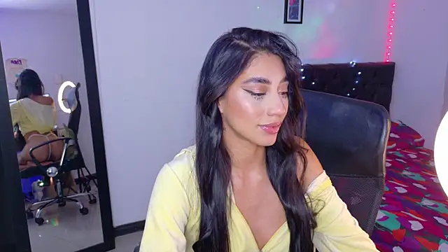 Snapshot of JulietaCheerr chatting on 12-17-25, 01:33 JulietaCheerr online show from 12-17-25, 01:33