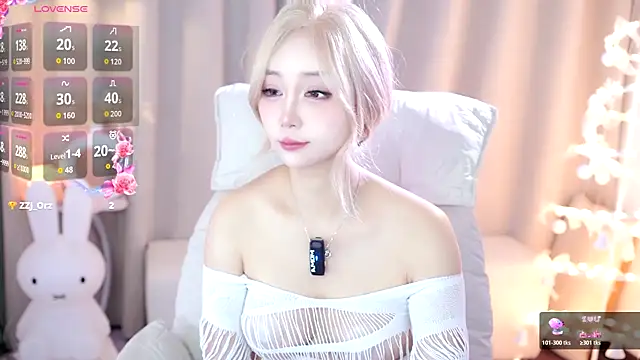 UUKiss  online show from 10-23-25, 03:22