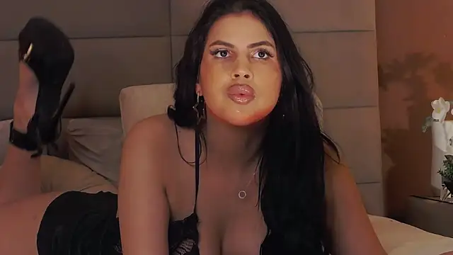 Snapshot of GiuliaHarvey chatting on 02-04-25, 08:24 GiuliaHarvey online show from 02-04-25, 08:24