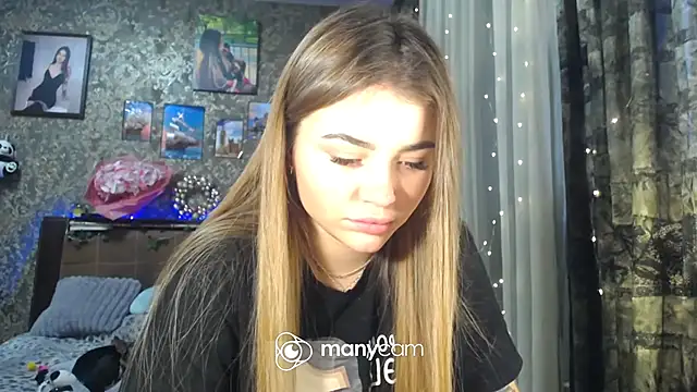 Snapshot of BonnyShy chatting on 12-06-24, 11:33 BonnyShy online show from 12-06-24, 11:33