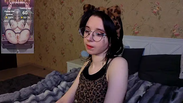Snapshot of Nora_Failure chatting on 04-25-26, 02:47 Nora Failure online show from 04-25-26, 02:47