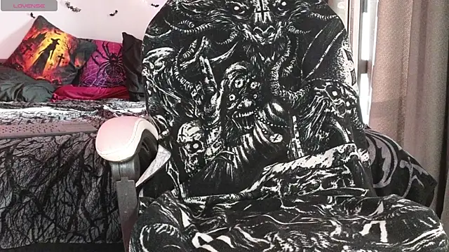 Snapshot of Devil_s_bride chatting on 05-26-26, 04:25 Devil s bride online show from 05-26-26, 04:25