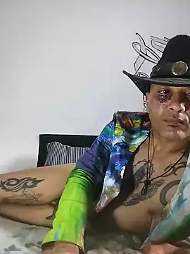 Snapshot of Daretodeviate chatting on 09-24-25, 07:33 Daretodeviate online show from 09-24-25, 07:33