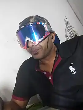 Snapshot of Daretodeviate chatting on 10-18-25, 03:13 Daretodeviate online show from 10-18-25, 03:13