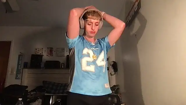 Snapshot of twentywithafelonyy chatting on 02-17-25, 07:47 twentywithafelonyy online show from 02-17-25, 07:47