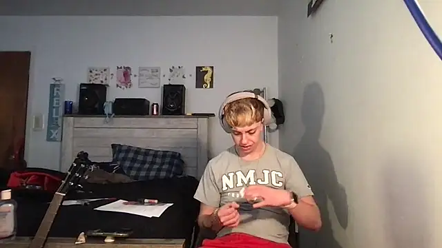 Snapshot of twentywithafelonyy chatting on 02-17-25, 05:53 twentywithafelonyy online show from 02-17-25, 05:53