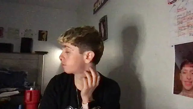 Snapshot of twentywithafelonyy chatting on 03-02-25, 11:50 twentywithafelonyy online show from 03-02-25, 11:50