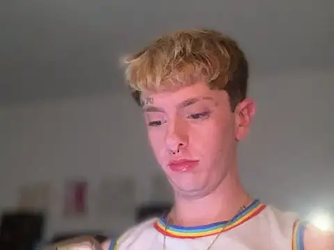 Snapshot of twentywithafelonyy chatting on 03-03-25, 05:42 twentywithafelonyy online show from 03-03-25, 05:42