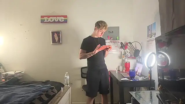 Snapshot of twentywithafelonyy chatting on 03-07-25, 07:52 twentywithafelonyy online show from 03-07-25, 07:52