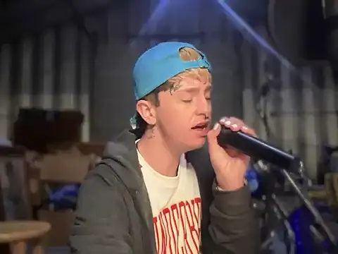 Snapshot of twentywithafelonyy chatting on 03-14-25, 09:03 twentywithafelonyy online show from 03-14-25, 09:03