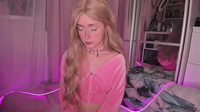 Snapshot of -bae chatting on 11-13-25, 03:55 -bae online show from 11-13-25, 03:55