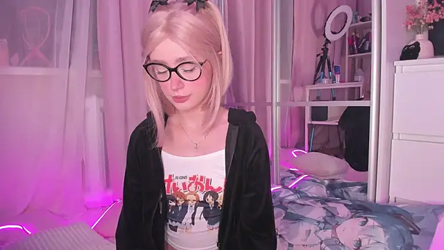 Snapshot of -bae chatting on 11-25-25, 03:45 -bae online show from 11-25-25, 03:45