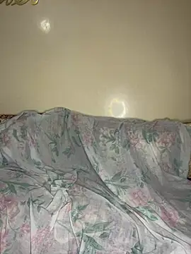 Snapshot of Layla-daloua chatting on 12-10-24, 01:32 Layla-daloua online show from 12-10-24, 01:32