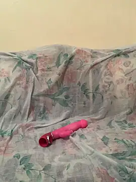 Snapshot of Layla-daloua chatting on 10-05-25, 05:22 Layla-daloua online show from 10-05-25, 05:22