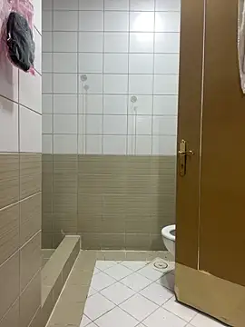 Snapshot of Layla-daloua chatting on 12-14-25, 10:36 Layla-daloua online show from 12-14-25, 10:36