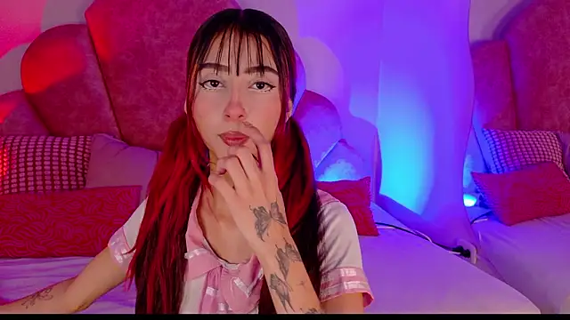 ParisFox  online show from 02-25-26, 09:02