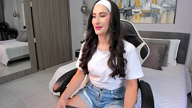 SaraGomez1 online show from 05-27-26, 12:13