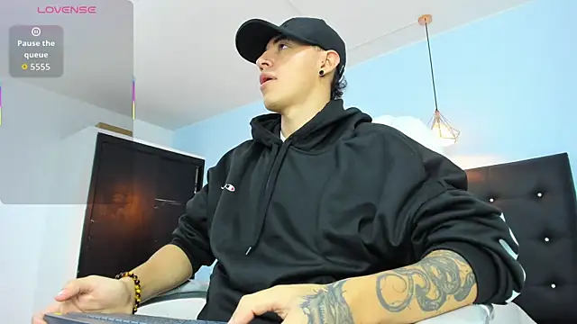 Snapshot of Lobo_17_ chatting on 10-23-25, 03:50 Lobo 17 online show from 10-23-25, 03:50