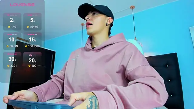 Snapshot of Lobo_17_ chatting on 11-02-25, 02:47 Lobo 17 online show from 11-02-25, 02:47