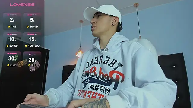 Snapshot of Lobo_17_ chatting on 11-07-25, 03:39 Lobo 17 online show from 11-07-25, 03:39