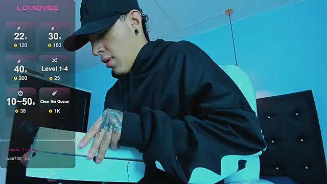 Snapshot of Lobo_17_ chatting on 11-08-25, 03:39 Lobo 17 online show from 11-08-25, 03:39