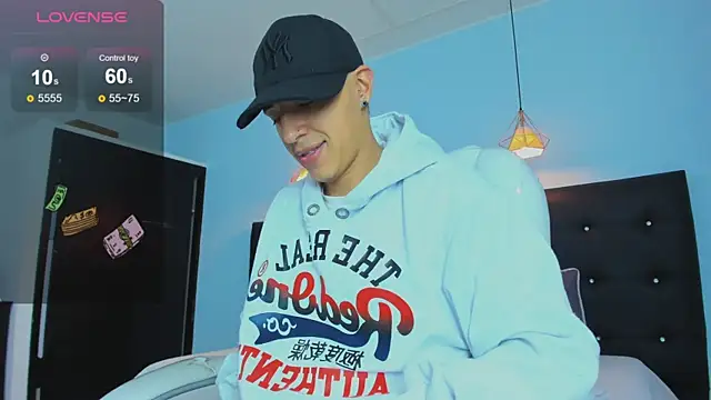 Snapshot of Lobo_17_ chatting on 11-13-25, 03:49 Lobo 17 online show from 11-13-25, 03:49