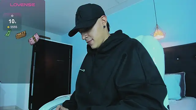 Snapshot of Lobo_17_ chatting on 11-16-25, 03:45 Lobo 17 online show from 11-16-25, 03:45