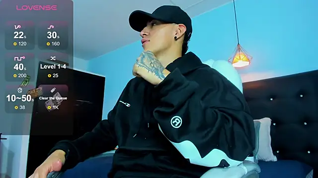 Snapshot of Lobo_17_ chatting on 11-19-25, 03:39 Lobo 17 online show from 11-19-25, 03:39