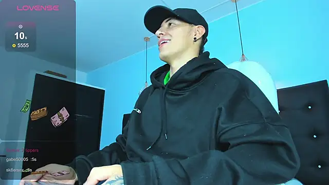 Snapshot of Lobo_17_ chatting on 11-30-25, 03:43 Lobo 17 online show from 11-30-25, 03:43