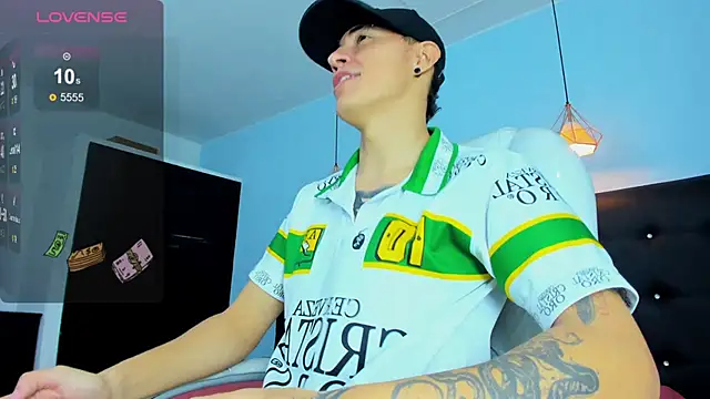 Snapshot of Lobo_17_ chatting on 12-04-25, 03:49 Lobo 17 online show from 12-04-25, 03:49