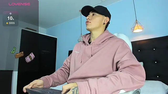 Snapshot of Lobo_17_ chatting on 12-16-25, 03:44 Lobo 17 online show from 12-16-25, 03:44