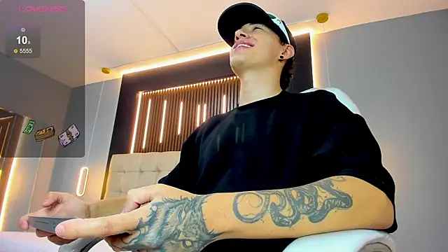 Lobo 17  online show from 04-24-26, 03:42