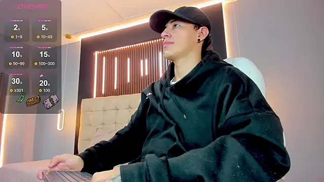 Lobo 17  online show from 04-28-26, 03:44