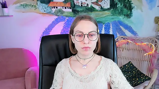 Snapshot of AphexQueen chatting on 12-24-24, 12:11 AphexQueen online show from 12-24-24, 12:11