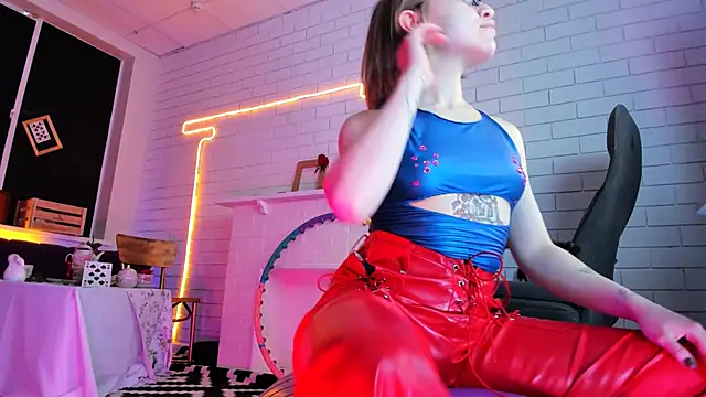 Snapshot of AphexQueen chatting on 12-28-24, 09:19 AphexQueen online show from 12-28-24, 09:19