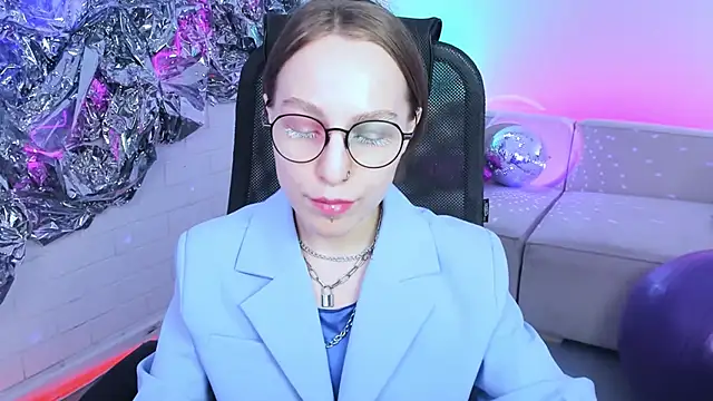 Snapshot of AphexQueen chatting on 01-26-25, 04:20 AphexQueen online show from 01-26-25, 04:20