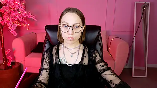 Snapshot of AphexQueen chatting on 01-27-25, 09:13 AphexQueen online show from 01-27-25, 09:13