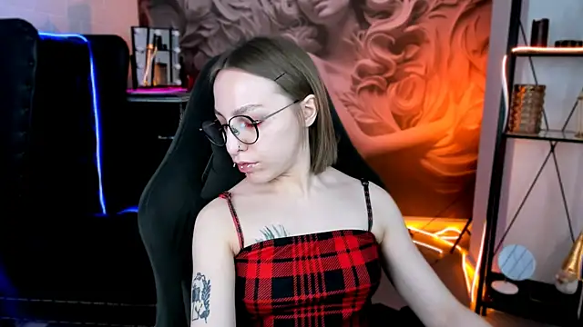 Snapshot of AphexQueen chatting on 01-30-25, 09:15 AphexQueen online show from 01-30-25, 09:15