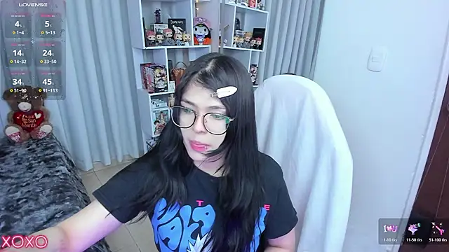 Snapshot of misshoneyxxx chatting on 03-08-26, 04:27 misshoneyxxx online show from 03-08-26, 04:27